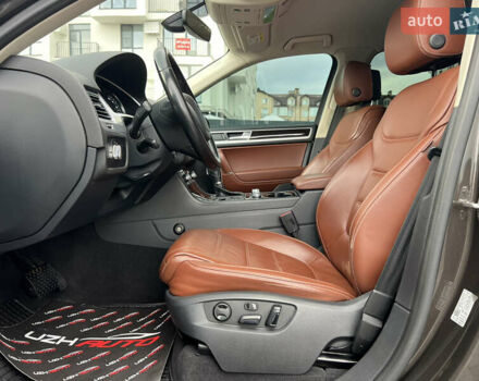 Коричневый Фольксваген Туарег, объемом двигателя 3 л и пробегом 220 тыс. км за 29800 $, фото 28 на Automoto.ua