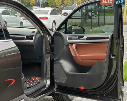 Коричневый Фольксваген Туарег, объемом двигателя 3 л и пробегом 220 тыс. км за 29800 $, фото 44 на Automoto.ua