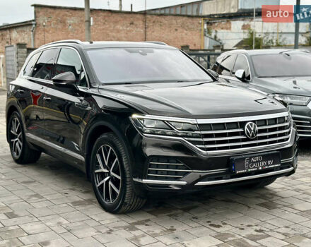 Коричневий Фольксваген Туарег, об'ємом двигуна 3 л та пробігом 106 тис. км за 55888 $, фото 4 на Automoto.ua