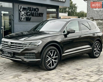 Коричневий Фольксваген Туарег, об'ємом двигуна 3 л та пробігом 106 тис. км за 55888 $, фото 2 на Automoto.ua