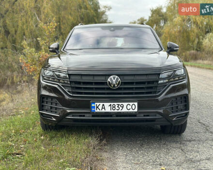 Коричневый Фольксваген Туарег, объемом двигателя 2.97 л и пробегом 255 тыс. км за 45900 $, фото 1 на Automoto.ua