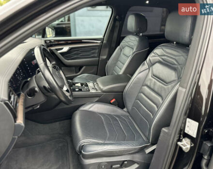 Коричневий Фольксваген Туарег, об'ємом двигуна 3 л та пробігом 106 тис. км за 55888 $, фото 11 на Automoto.ua