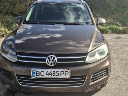 Коричневый Фольксваген Туарег, объемом двигателя 3 л и пробегом 321 тыс. км за 13000 $, фото 1 на Automoto.ua