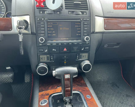 Красный Фольксваген Туарег, объемом двигателя 2.5 л и пробегом 252 тыс. км за 3600 $, фото 22 на Automoto.ua