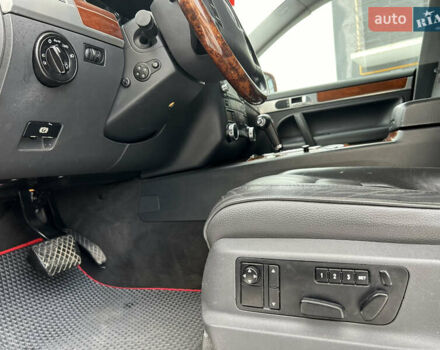 Красный Фольксваген Туарег, объемом двигателя 2.5 л и пробегом 252 тыс. км за 3600 $, фото 13 на Automoto.ua