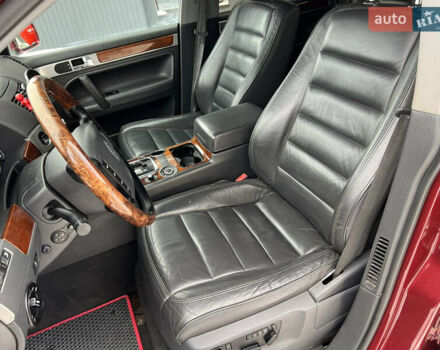 Красный Фольксваген Туарег, объемом двигателя 2.5 л и пробегом 252 тыс. км за 3600 $, фото 14 на Automoto.ua