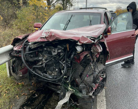 Красный Фольксваген Туарег, объемом двигателя 2.5 л и пробегом 252 тыс. км за 3600 $, фото 24 на Automoto.ua