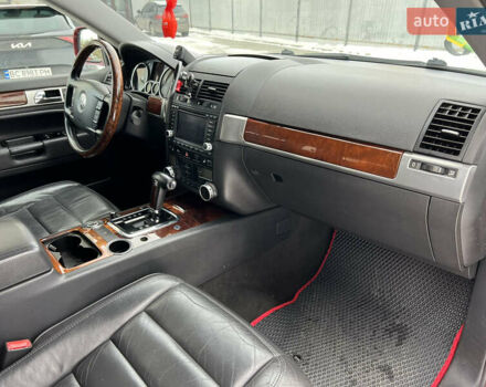 Красный Фольксваген Туарег, объемом двигателя 2.5 л и пробегом 252 тыс. км за 3600 $, фото 11 на Automoto.ua