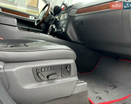 Красный Фольксваген Туарег, объемом двигателя 2.5 л и пробегом 252 тыс. км за 3600 $, фото 12 на Automoto.ua