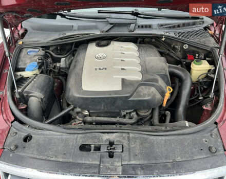 Красный Фольксваген Туарег, объемом двигателя 2.5 л и пробегом 252 тыс. км за 3600 $, фото 19 на Automoto.ua