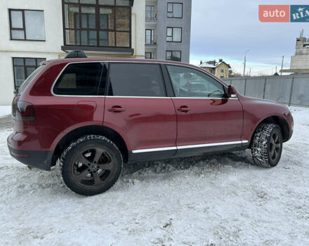 Красный Фольксваген Туарег, объемом двигателя 2.5 л и пробегом 252 тыс. км за 3600 $, фото 2 на Automoto.ua