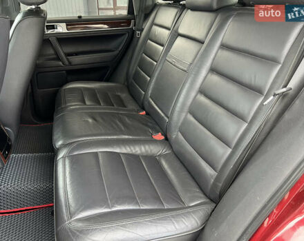 Красный Фольксваген Туарег, объемом двигателя 2.5 л и пробегом 252 тыс. км за 3600 $, фото 16 на Automoto.ua