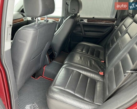 Красный Фольксваген Туарег, объемом двигателя 2.5 л и пробегом 252 тыс. км за 3600 $, фото 15 на Automoto.ua