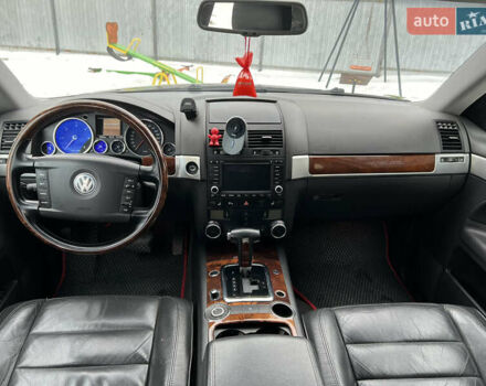 Красный Фольксваген Туарег, объемом двигателя 2.5 л и пробегом 252 тыс. км за 3600 $, фото 10 на Automoto.ua