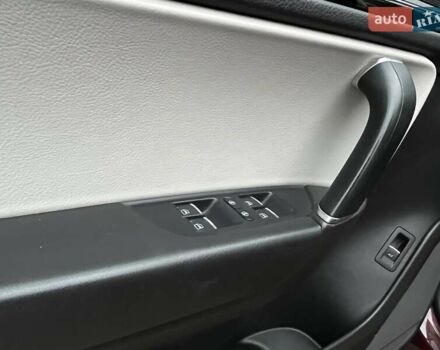 Красный Фольксваген Туарег, объемом двигателя 3.6 л и пробегом 189 тыс. км за 22649 $, фото 26 на Automoto.ua