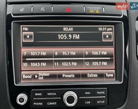 Красный Фольксваген Туарег, объемом двигателя 3.6 л и пробегом 189 тыс. км за 22649 $, фото 35 на Automoto.ua