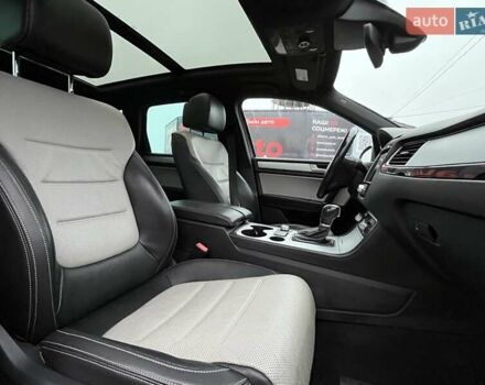 Красный Фольксваген Туарег, объемом двигателя 3.6 л и пробегом 189 тыс. км за 22649 $, фото 22 на Automoto.ua