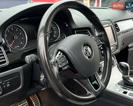 Красный Фольксваген Туарег, объемом двигателя 3.6 л и пробегом 189 тыс. км за 22649 $, фото 29 на Automoto.ua