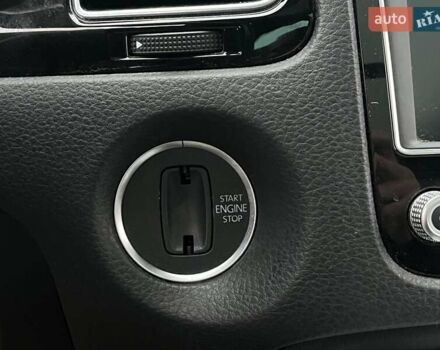 Красный Фольксваген Туарег, объемом двигателя 3.6 л и пробегом 189 тыс. км за 22649 $, фото 33 на Automoto.ua