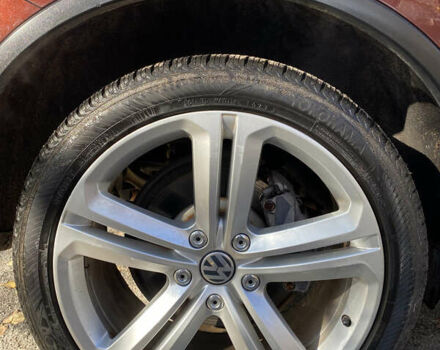 Красный Фольксваген Туарег, объемом двигателя 3.6 л и пробегом 127 тыс. км за 21500 $, фото 19 на Automoto.ua