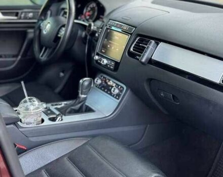 Красный Фольксваген Туарег, объемом двигателя 3.6 л и пробегом 75 тыс. км за 15000 $, фото 13 на Automoto.ua