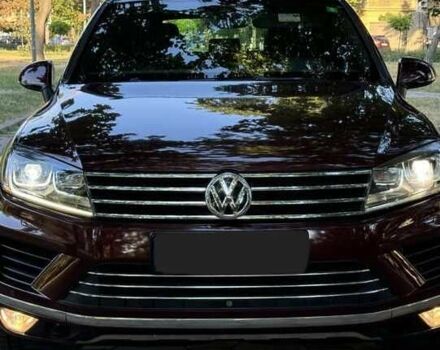 Красный Фольксваген Туарег, объемом двигателя 3.6 л и пробегом 75 тыс. км за 15000 $, фото 2 на Automoto.ua