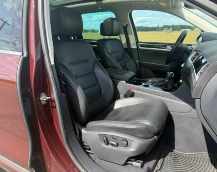 Красный Фольксваген Туарег, объемом двигателя 3.6 л и пробегом 51 тыс. км за 6200 $, фото 8 на Automoto.ua