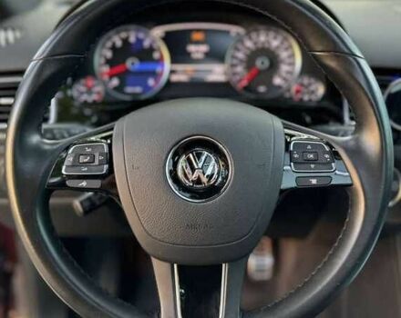 Красный Фольксваген Туарег, объемом двигателя 3.6 л и пробегом 75 тыс. км за 15000 $, фото 7 на Automoto.ua