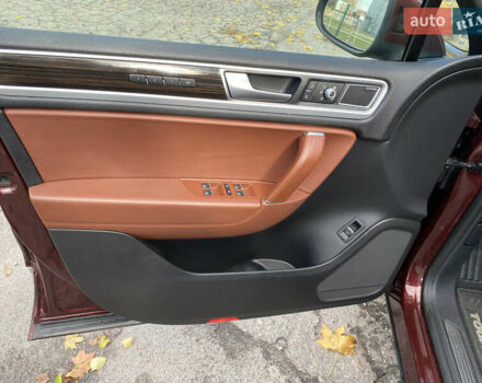 Красный Фольксваген Туарег, объемом двигателя 3.6 л и пробегом 127 тыс. км за 21500 $, фото 25 на Automoto.ua