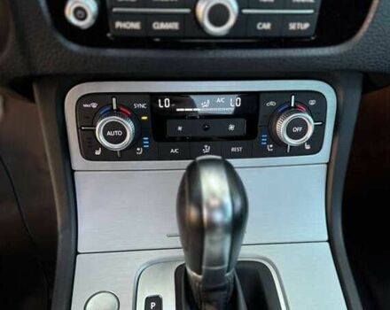 Красный Фольксваген Туарег, объемом двигателя 3.6 л и пробегом 75 тыс. км за 15000 $, фото 12 на Automoto.ua