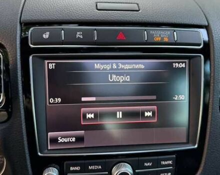 Красный Фольксваген Туарег, объемом двигателя 3.6 л и пробегом 75 тыс. км за 15000 $, фото 11 на Automoto.ua