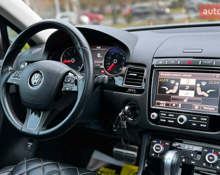 Красный Фольксваген Туарег, объемом двигателя 2.97 л и пробегом 191 тыс. км за 40500 $, фото 23 на Automoto.ua