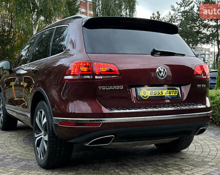 Красный Фольксваген Туарег, объемом двигателя 2.97 л и пробегом 191 тыс. км за 40500 $, фото 6 на Automoto.ua