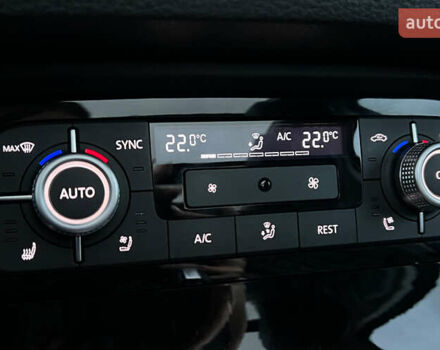 Красный Фольксваген Туарег, объемом двигателя 2.97 л и пробегом 191 тыс. км за 40500 $, фото 16 на Automoto.ua