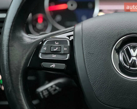 Красный Фольксваген Туарег, объемом двигателя 2.97 л и пробегом 191 тыс. км за 40500 $, фото 10 на Automoto.ua