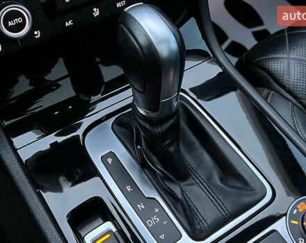 Красный Фольксваген Туарег, объемом двигателя 2.97 л и пробегом 191 тыс. км за 40500 $, фото 17 на Automoto.ua