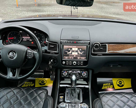 Красный Фольксваген Туарег, объемом двигателя 2.97 л и пробегом 191 тыс. км за 40500 $, фото 12 на Automoto.ua