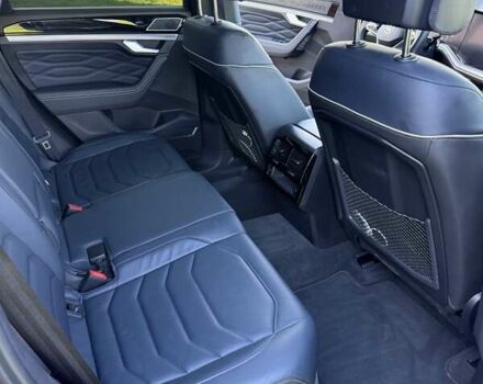 Красный Фольксваген Туарег, объемом двигателя 2.97 л и пробегом 29 тыс. км за 77700 $, фото 9 на Automoto.ua