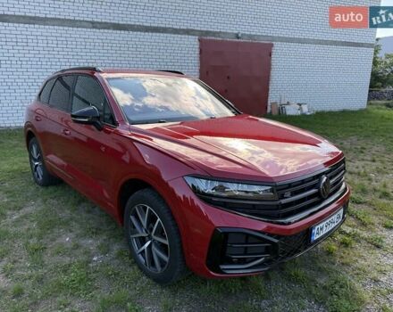 Красный Фольксваген Туарег, объемом двигателя 2.97 л и пробегом 29 тыс. км за 77700 $, фото 2 на Automoto.ua