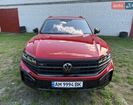 Красный Фольксваген Туарег, объемом двигателя 2.97 л и пробегом 29 тыс. км за 77700 $, фото 3 на Automoto.ua