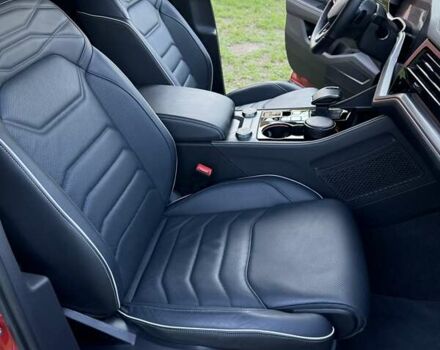 Красный Фольксваген Туарег, объемом двигателя 2.97 л и пробегом 29 тыс. км за 77700 $, фото 8 на Automoto.ua