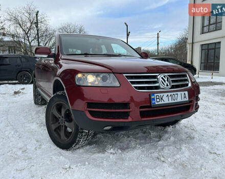 Красный Фольксваген Туарег, объемом двигателя 2.5 л и пробегом 252 тыс. км за 3600 $, фото 1 на Automoto.ua