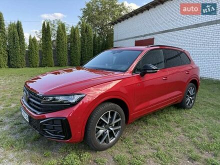 Фольксваген Туарег 2023 у Житомирі на Automoto.ua Червоний Фольксваген Туарег, об'ємом двигуна 2.97 л та пробігом 29 тис. км за 77700 $, фото 1 на Automoto.ua
