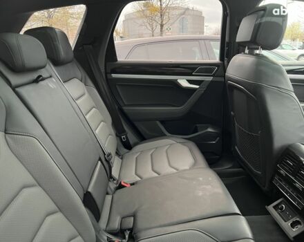 Фольксваген Туарег, об'ємом двигуна 3 л та пробігом 15 тис. км за 95870 $, фото 2 на Automoto.ua