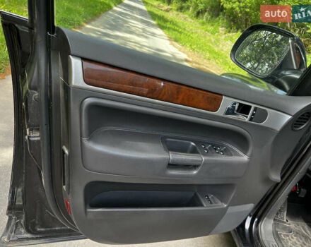 Фольксваген Туарег, объемом двигателя 2.46 л и пробегом 297 тыс. км за 9200 $, фото 7 на Automoto.ua