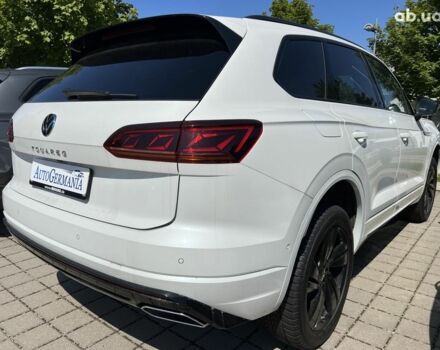 Фольксваген Туарег, об'ємом двигуна 3 л та пробігом 2 тис. км за 96986 $, фото 4 на Automoto.ua
