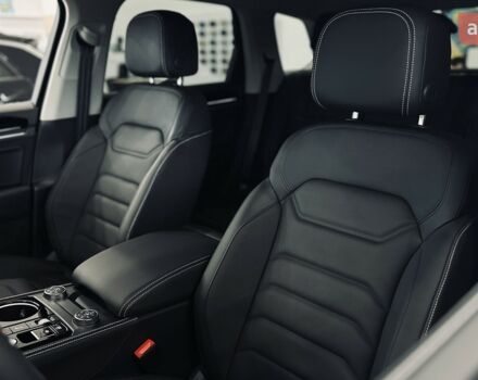 купить новое авто Фольксваген Туарег 2025 года от официального дилера Автодім Атлант на Вацлава Гавела Фольксваген фото