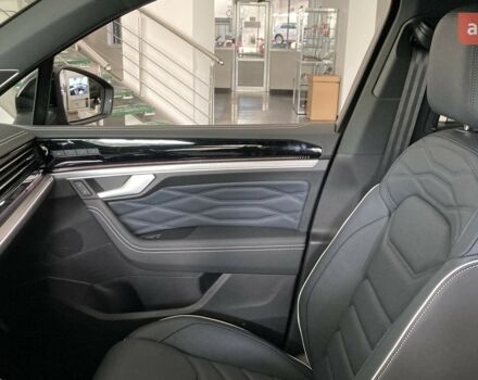 купить новое авто Фольксваген Туарег 2025 года от официального дилера Автодім Атлант на Вацлава Гавела Фольксваген фото