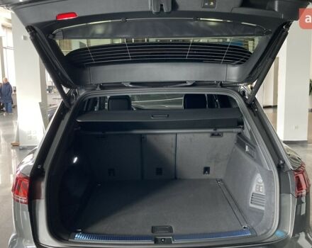 купить новое авто Фольксваген Туарег 2025 года от официального дилера Автодім Атлант на Вацлава Гавела Фольксваген фото