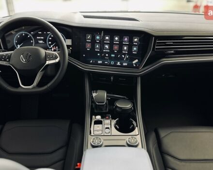 купить новое авто Фольксваген Туарег 2025 года от официального дилера Автодім Атлант на Вацлава Гавела Фольксваген фото